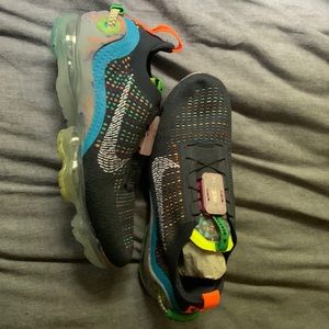 Nike Vapormax shoes Men 9 1/2 never worn!